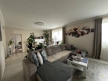 Egyszintes, két generációs családi ház extrán felújítva eladó Gyömrőn