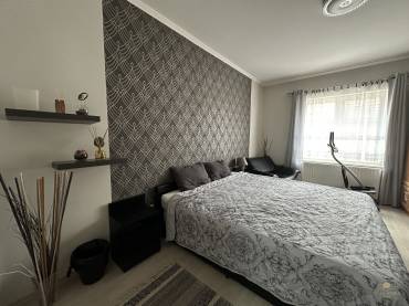 Egyszintes, két generációs családi ház extrán felújítva eladó Gyömrőn