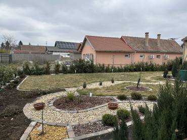 Egyszintes, két generációs családi ház extrán felújítva eladó Gyömrőn