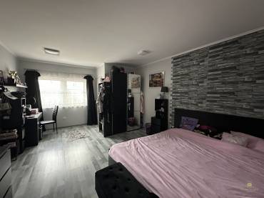 Egyszintes, két generációs családi ház extrán felújítva eladó Gyömrőn